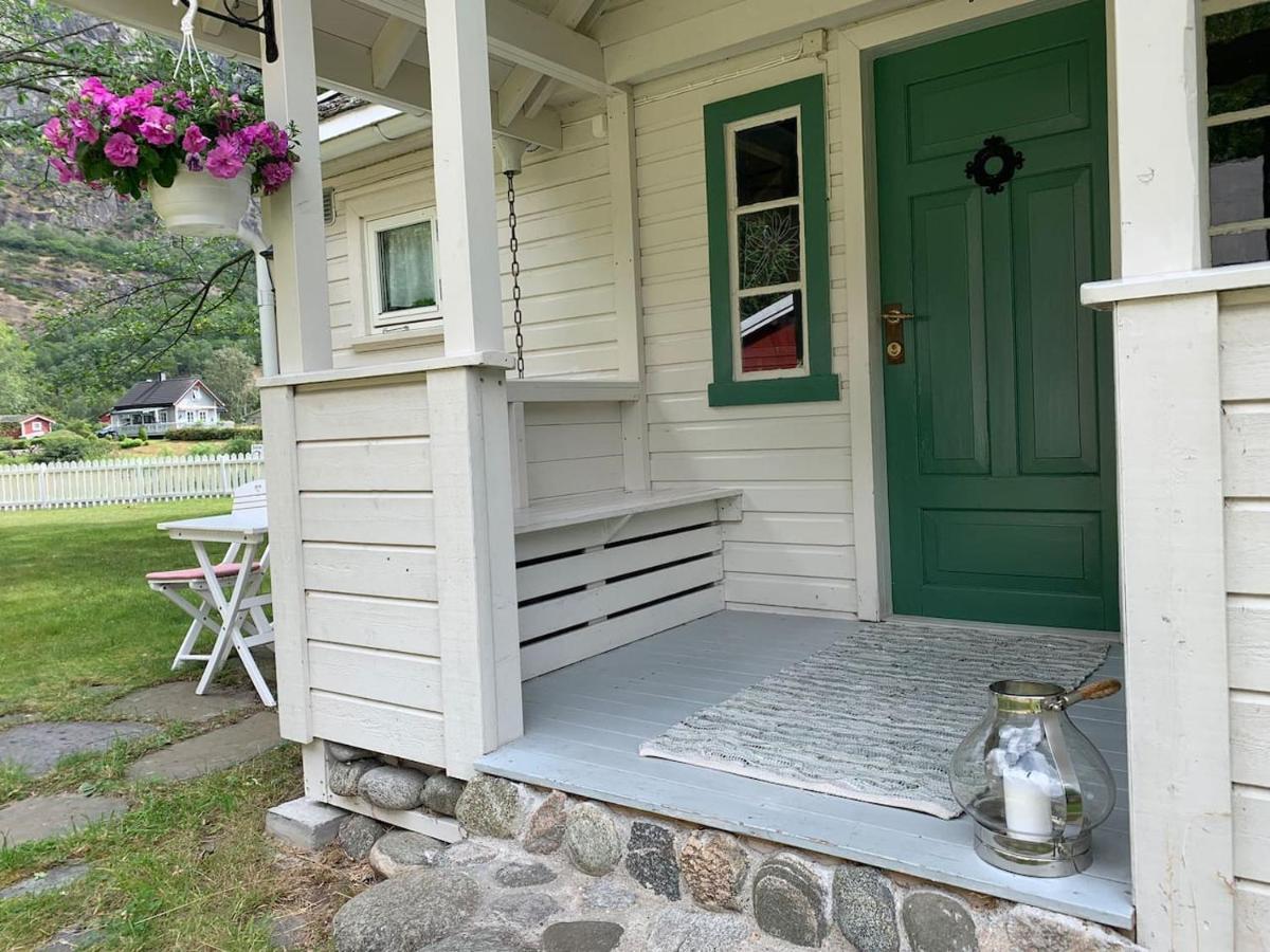 Aobrio Holidayhouse, Authentic Norwegian Farmhouse Close To Flam Lærdalsøyri Exterior foto